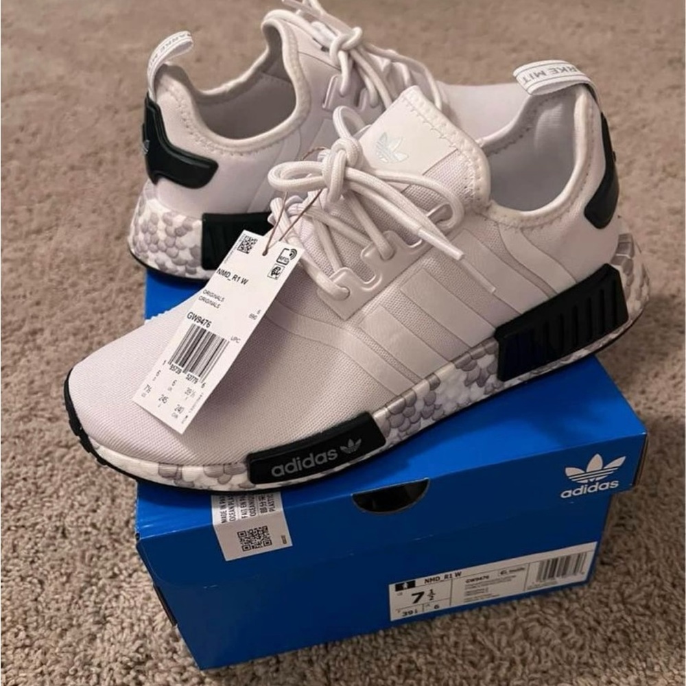 Brand New! Adidas Nmd _ R1 Women's Shoes 7.5